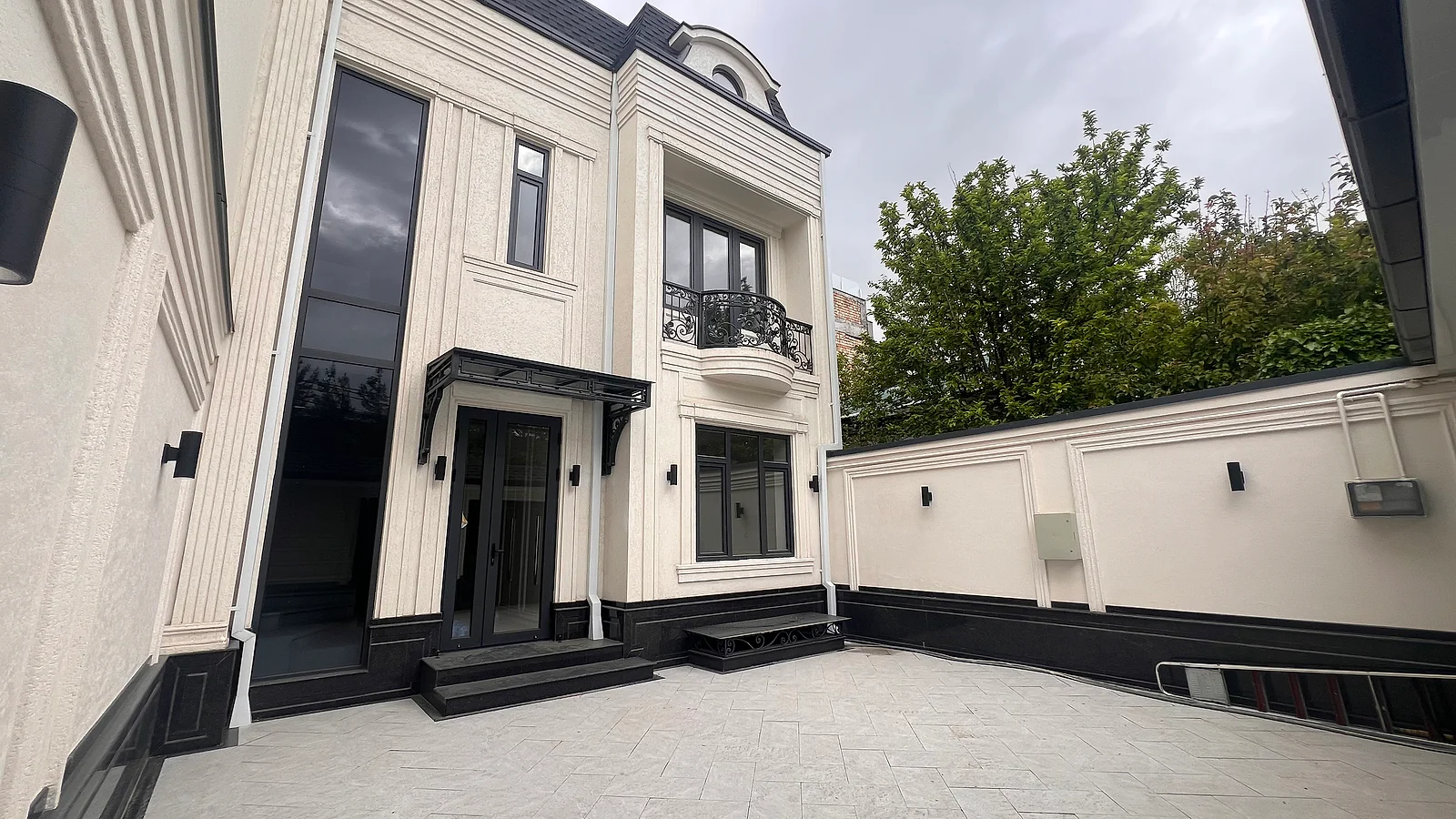Продажа 4-комнатной квартиры в mirzo-ulugbek районе, 300 м² — Циолковский