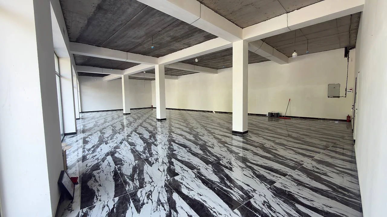 Аренда коммерческого помещения в almazar районе, 1 000 м² — Сафийская