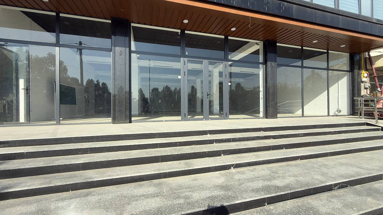 Аренда коммерческого помещения в Янгихаётском районе, 1 000 м² — yangihayot