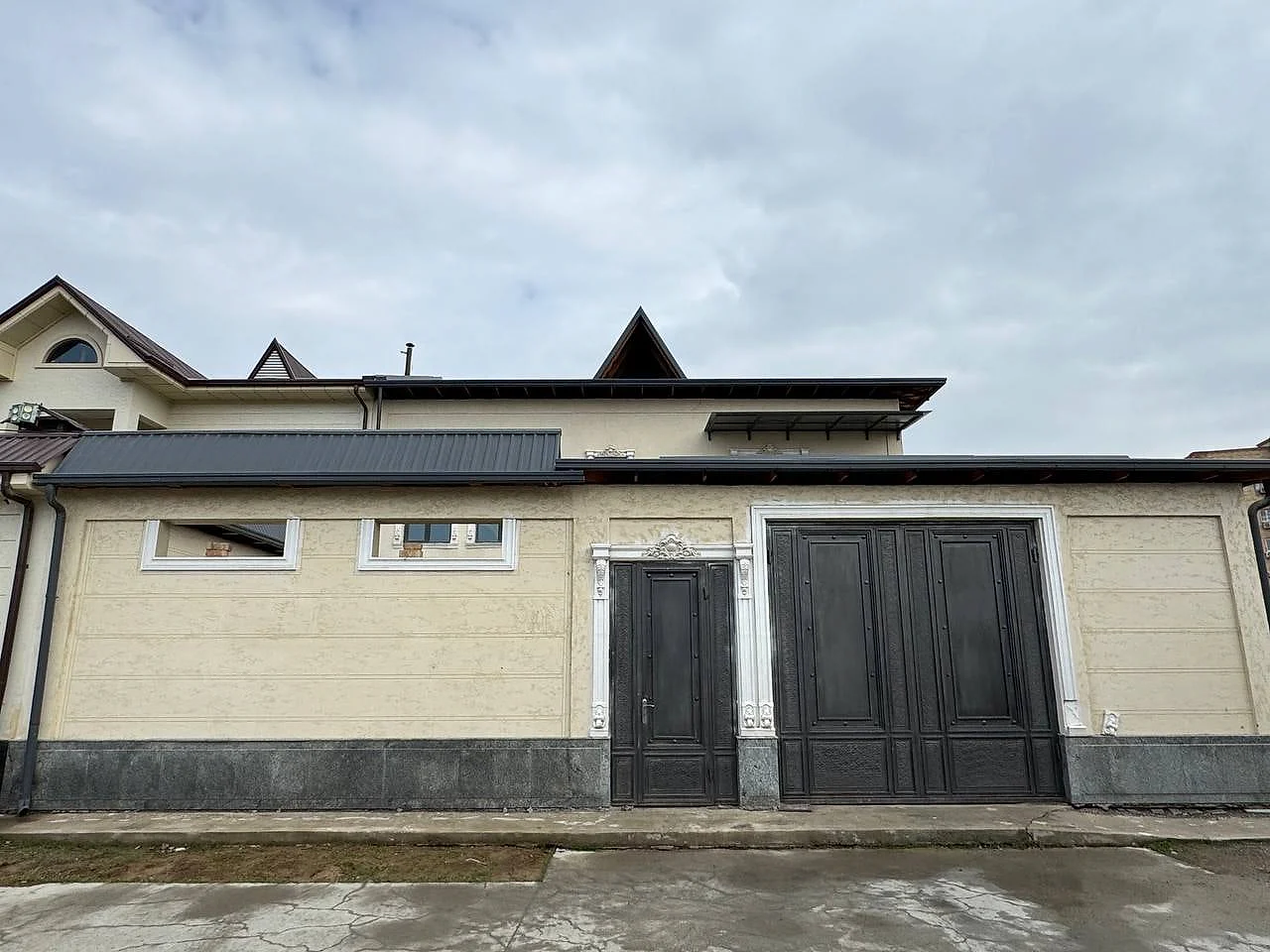 9-room cottage for sale in Yashnabad district — 272 m² — 1