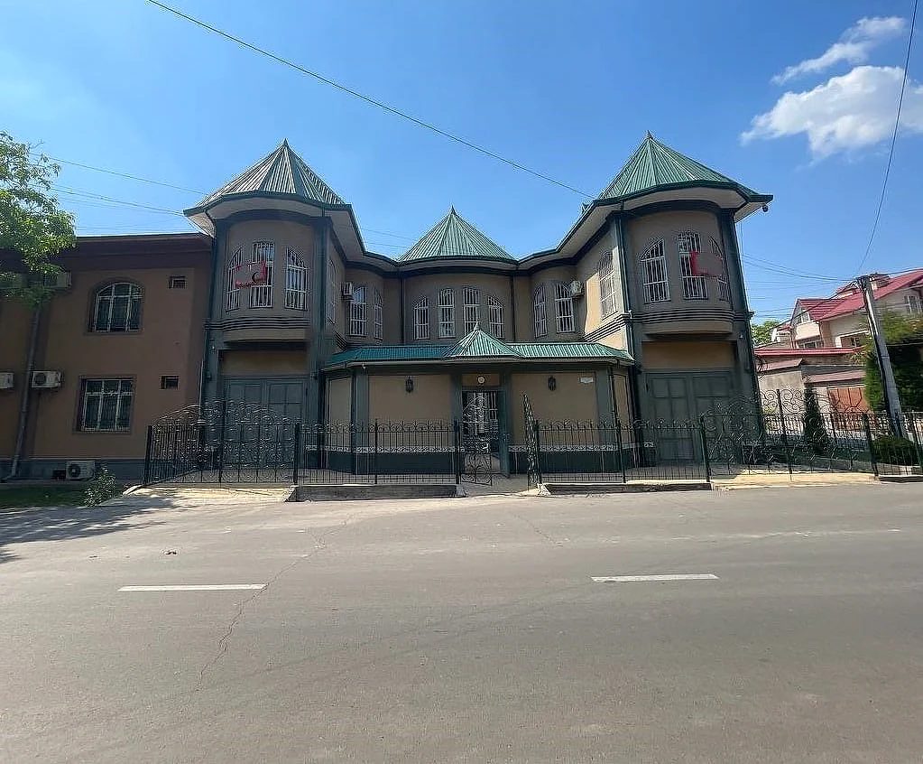 6-room house for sale in Yakkasaray district — 350 m² — 1