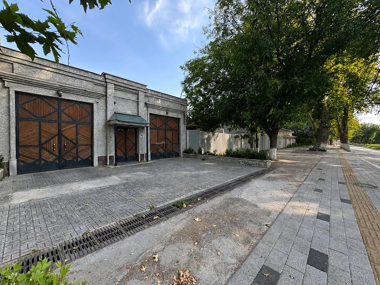 Mirzo Ulug'bek tumanida 8 xonali uy sotiladi — 366 m² — 1