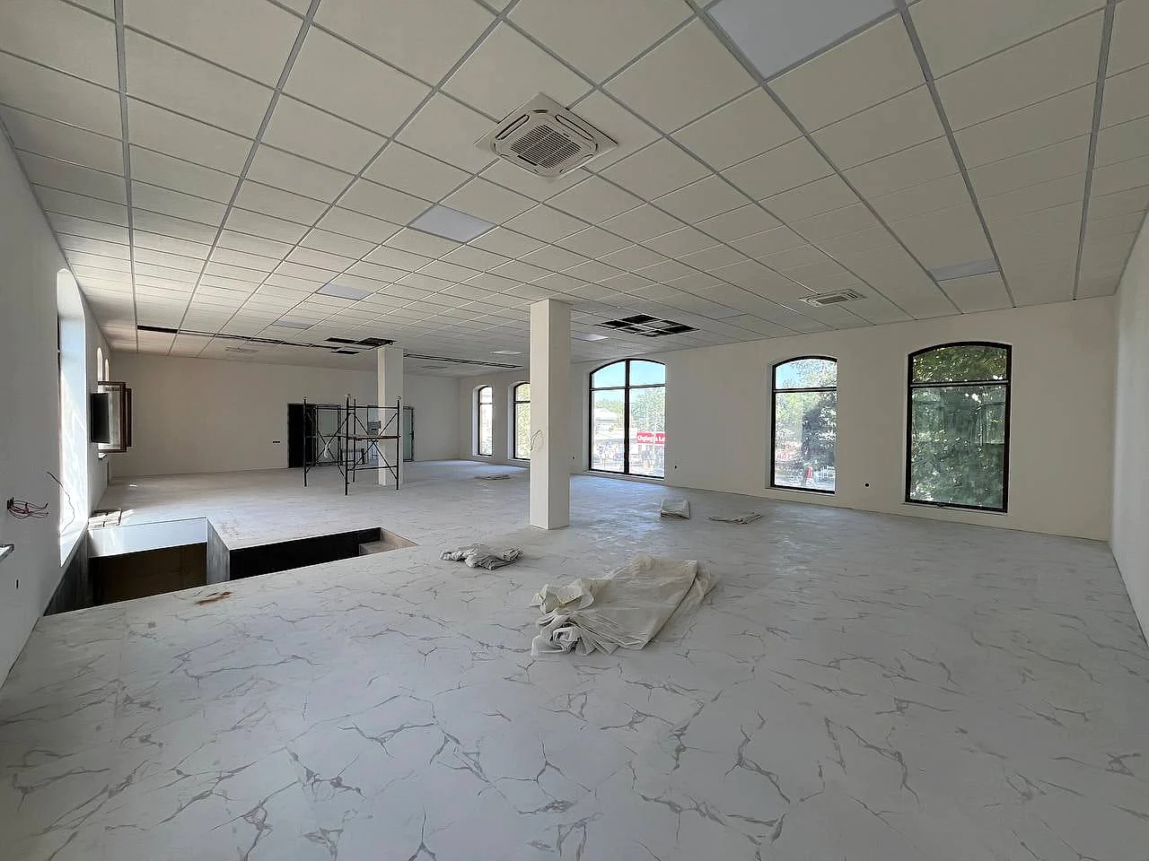 Аренда коммерческого помещения в Мирзо-Улугбекском районе, 605 м² — Луначарский — 1
